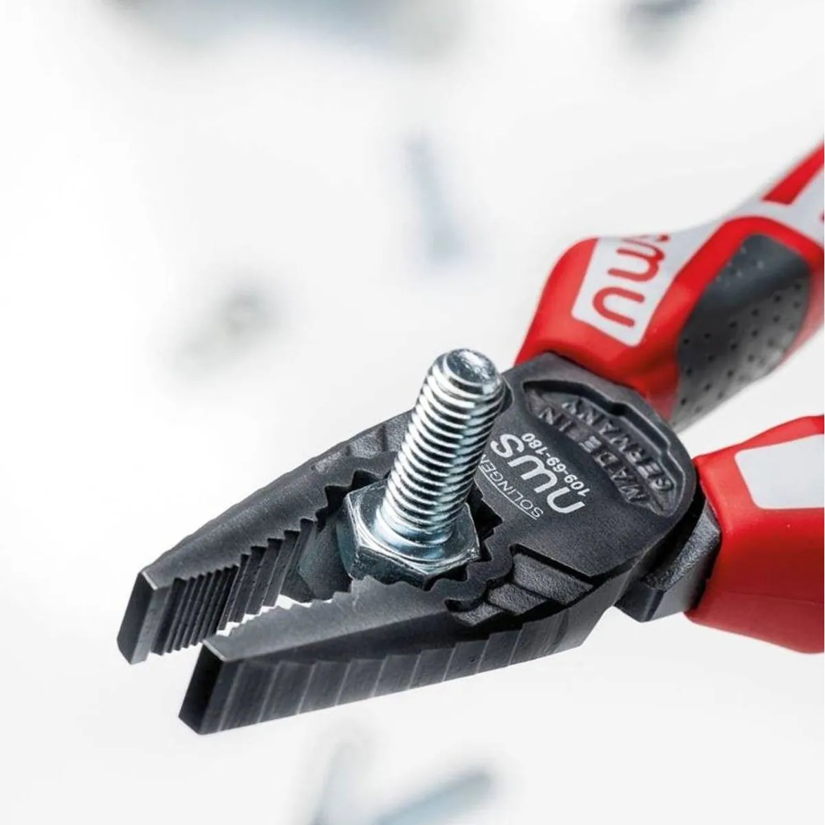 NWS Kombizange 109-69-180, ergonomische Griffgestaltung, integrierter Haltering 2